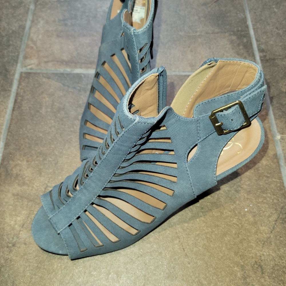 Heels - Picture 3 of 6